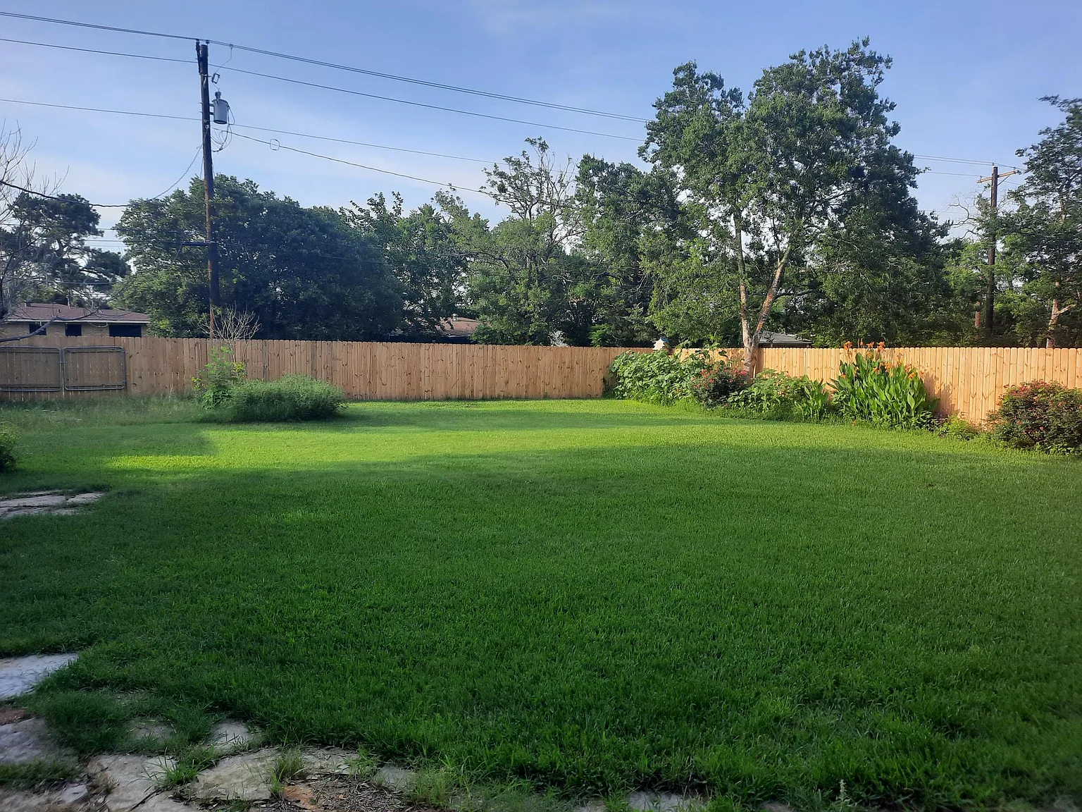 3 bed, 1.5 bath, 1684 sqft, $1,950 — Photo 3