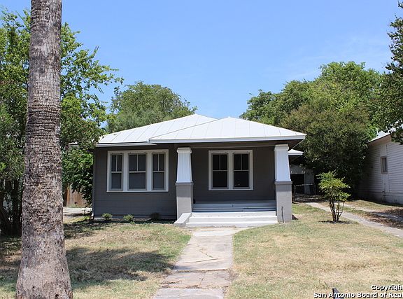 3rd image of 1207 W Magnolia Ave