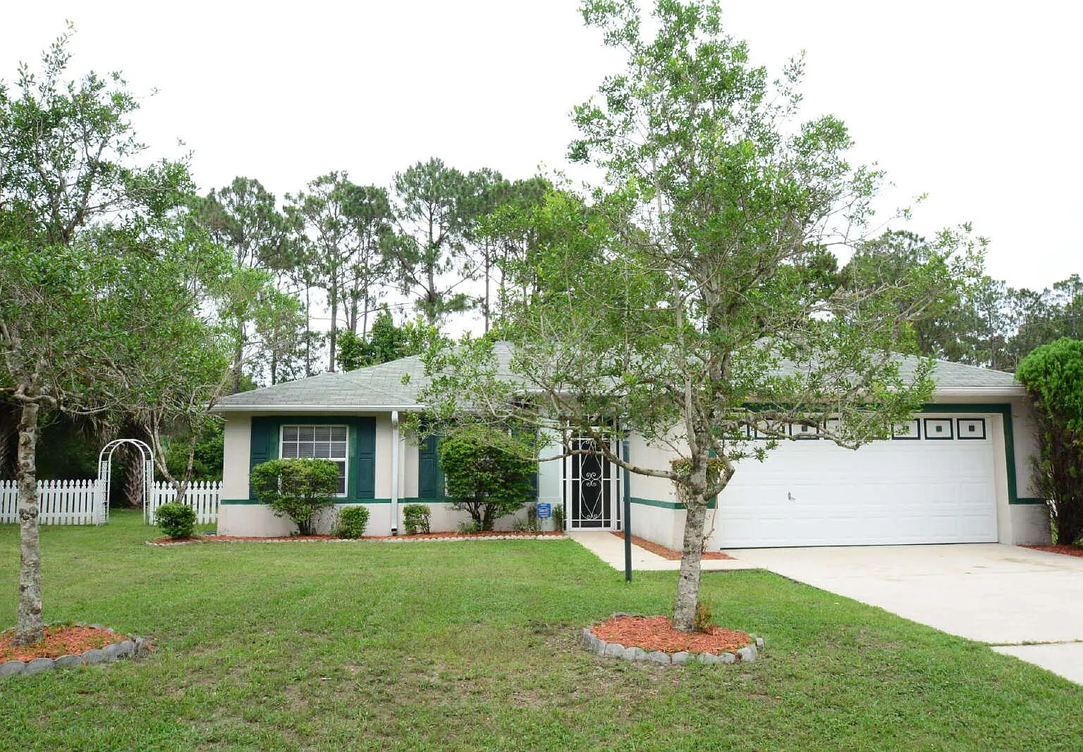 3 bed, 2.0 bath, 1357 sqft, $1,900 — Photo 1