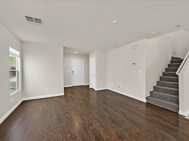 8755 Firecracker Ct — Photo 2