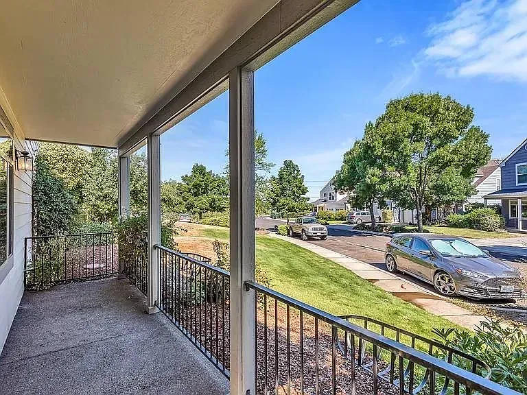 3 bed, 2.5 bath, 1608 sqft, $2,350 — Photo 2