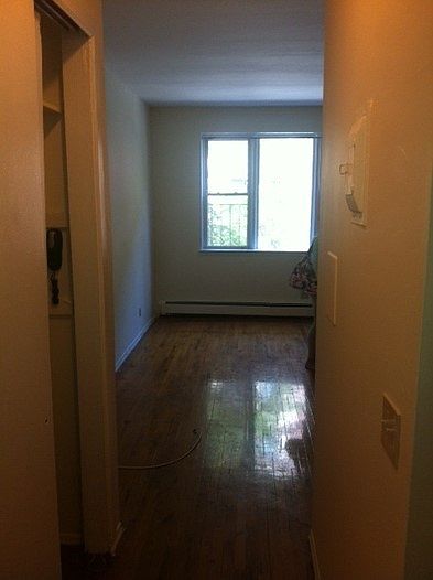 2nd image of 220 E 90th St