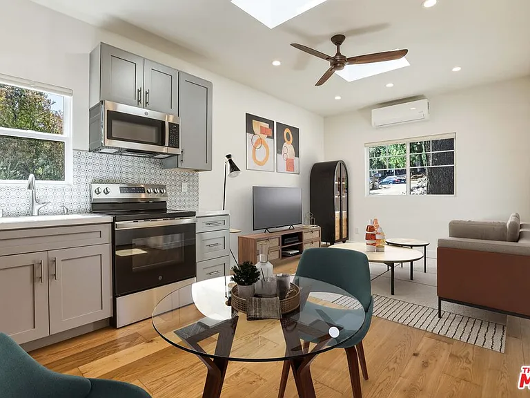 2912 Frances Ave — Photo 7