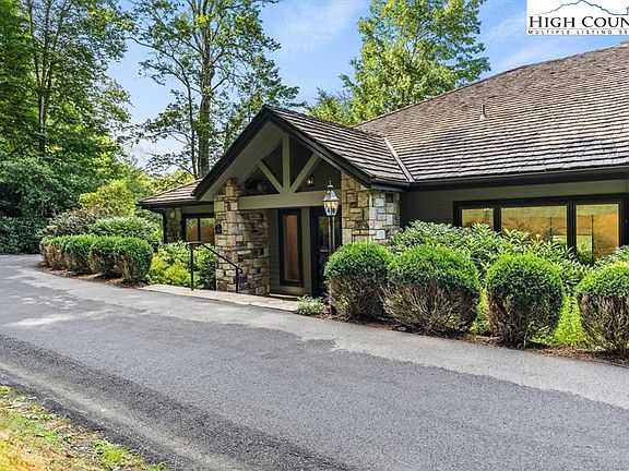 5th image of 659 Clubhouse Drive #H-1