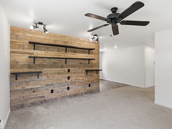 4th image of 2501 Vista Ln