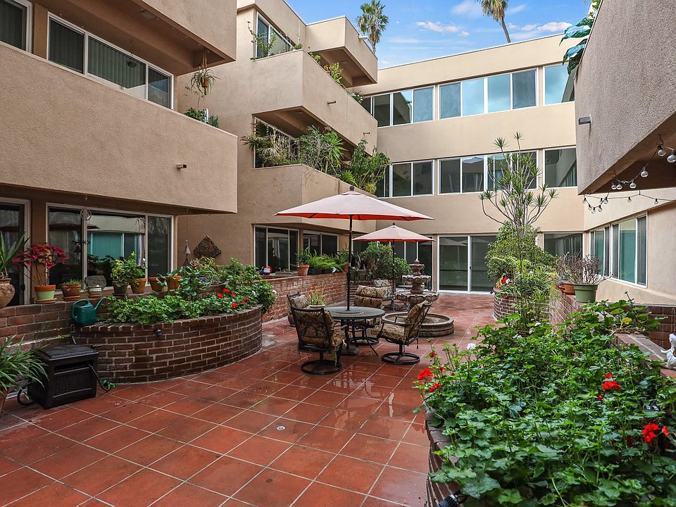 Courtyard with Seating Area