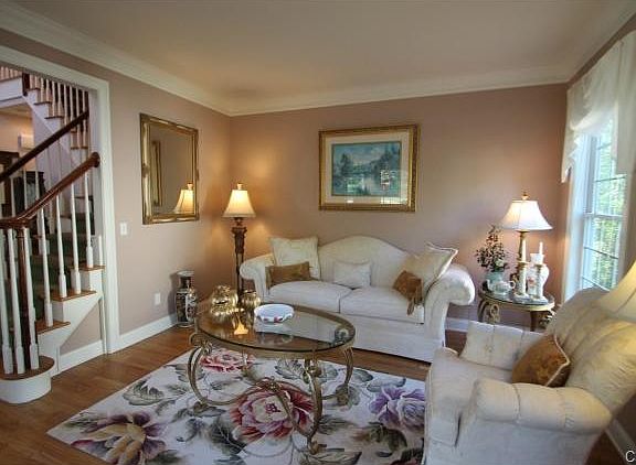 4th image of 39 Spicebush Ln