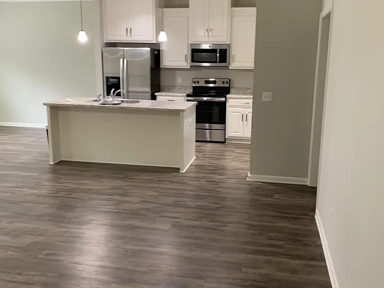 304 Huron Dr — Photo 6