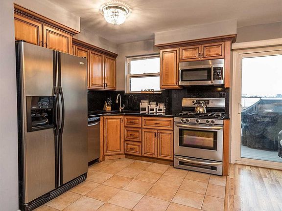 5th image of 61-40 65th St