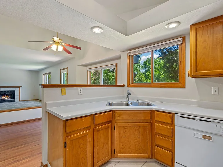 718 Justice Dr — Photo 10