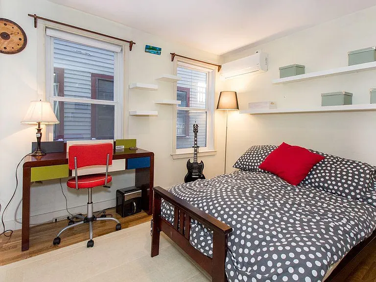 40 Kinnaird St #1 — Photo 5