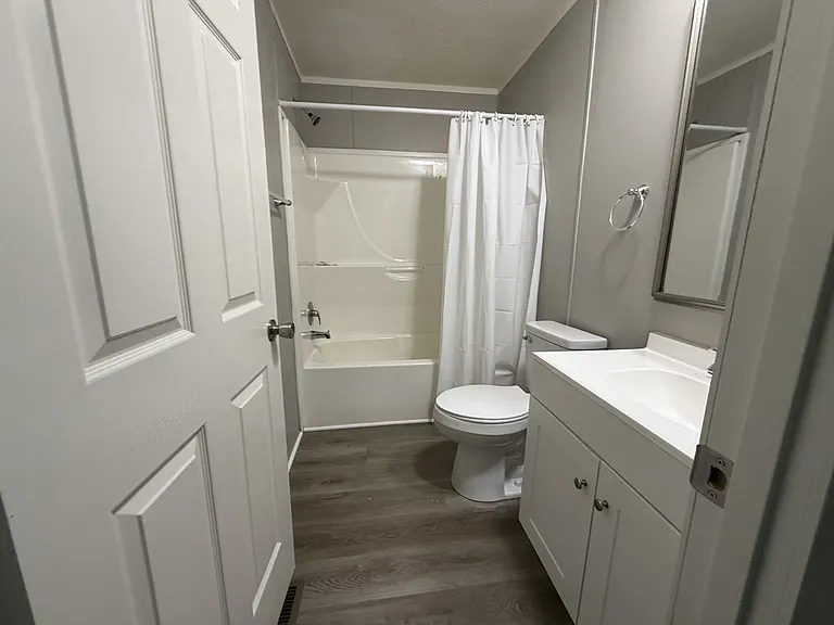 423 Alice Ln — Photo 8