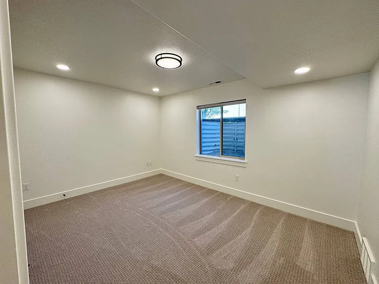 698 S Lake View Dr #B — Photo 30