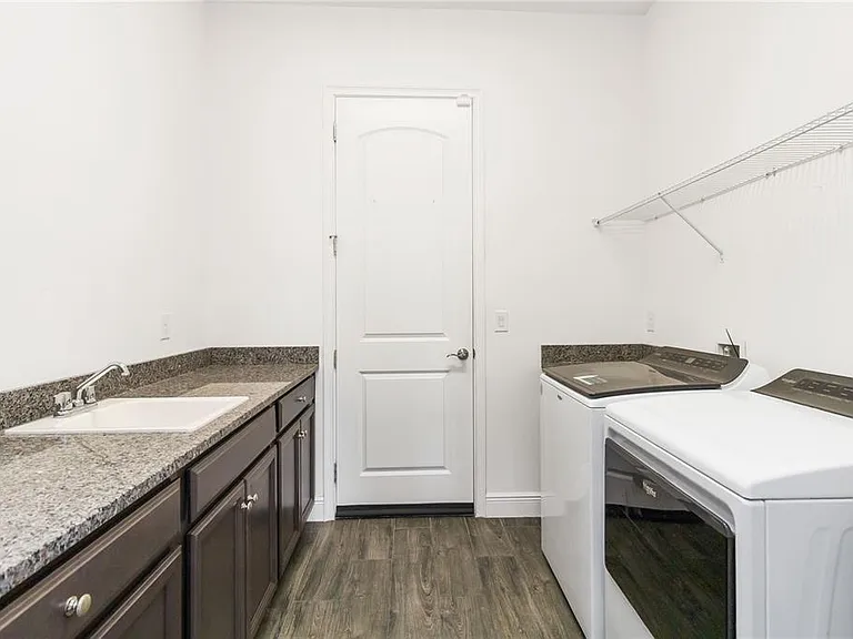 2709 Greenlands St — Photo 24