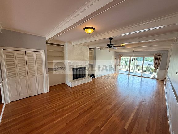 5th image of 2039 Fontaine Rd