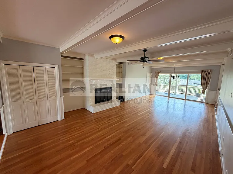 2039 Fontaine Rd — Photo 5