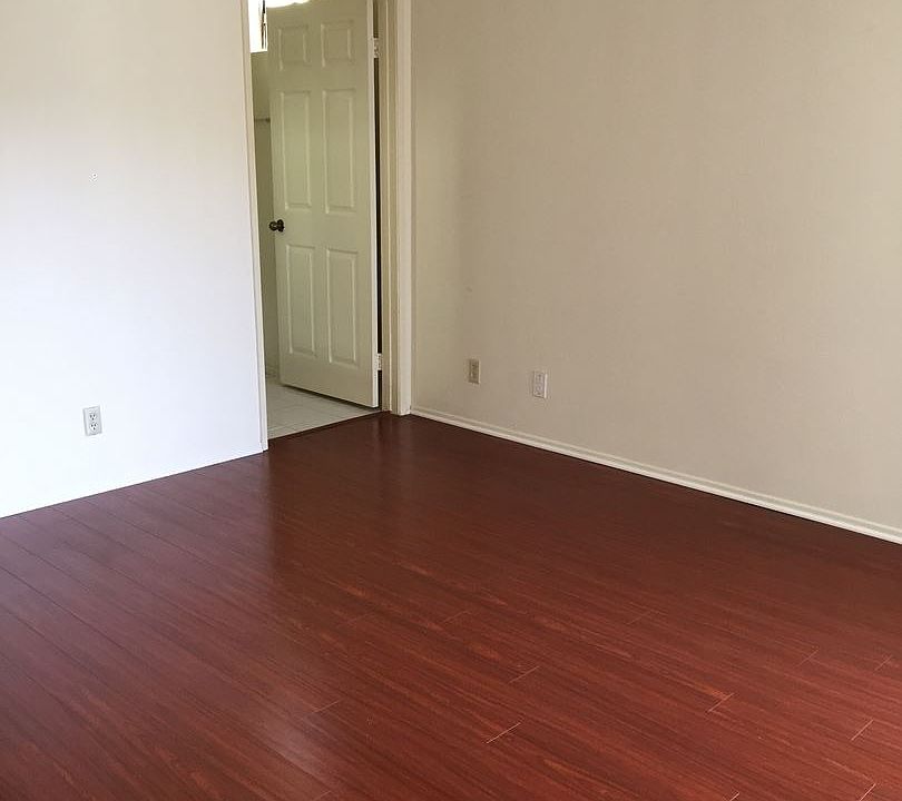 1st image of 937 10th St APT 1