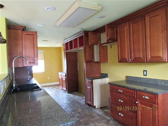 5th image of 7401 Weaver Ave