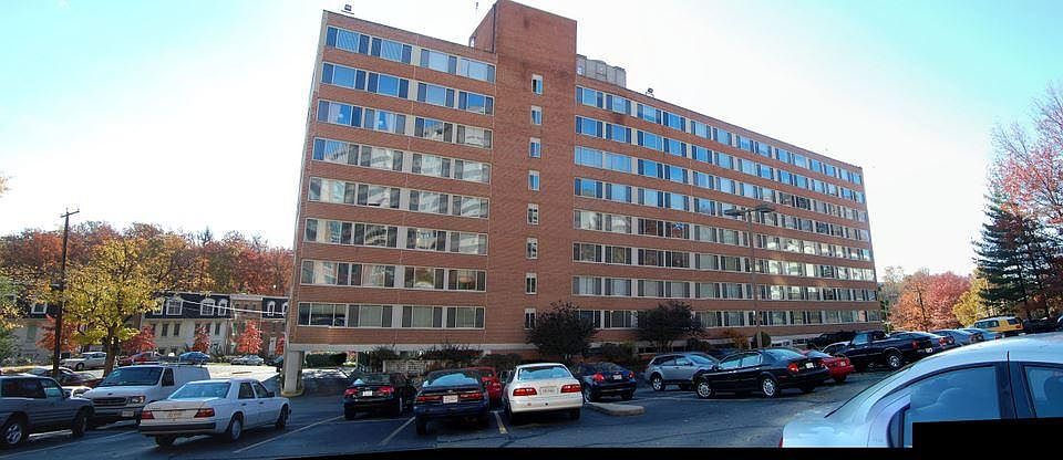 1st image of 1210 N Taft St APT 604