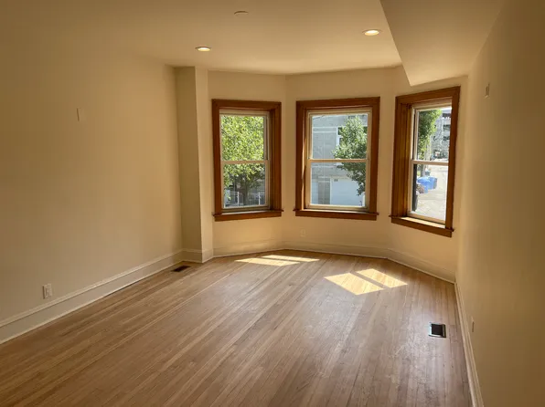 2210 W Ohio St #2, Chicago, IL 60612