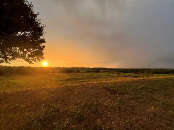 617 N 200th St, Farlington, KS 66734