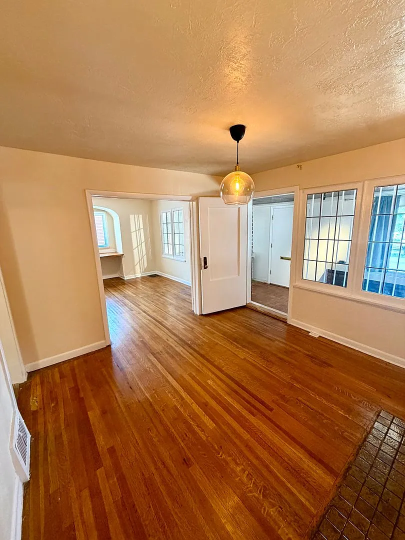 Bungalow/Office 2 Bedroom 2 Bath — Photo 4