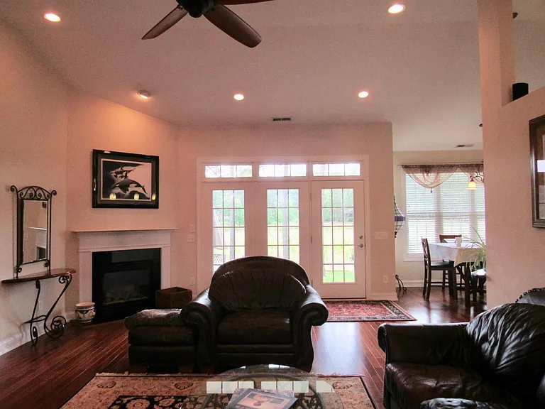 1271 Greenbriar Dr — Photo 12