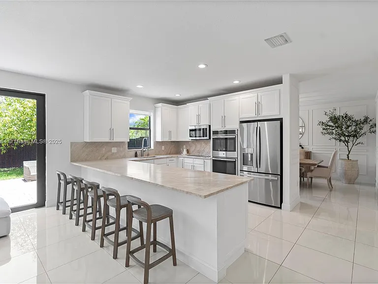 9974 NW 86th Ter — Photo 16
