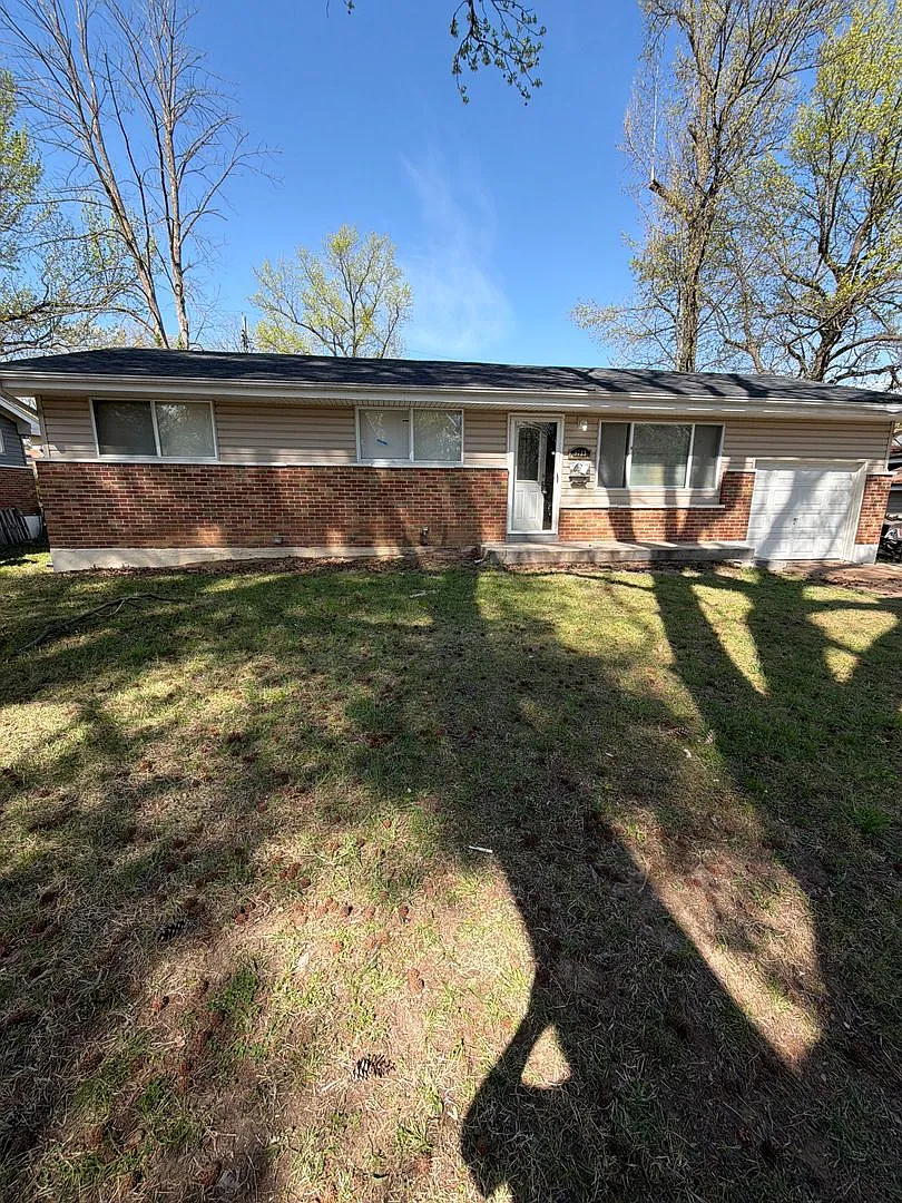 Charming 3-bedroom, 1-bath — Photo 1