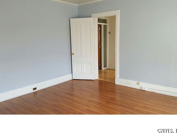 3rd image of 52 South St
