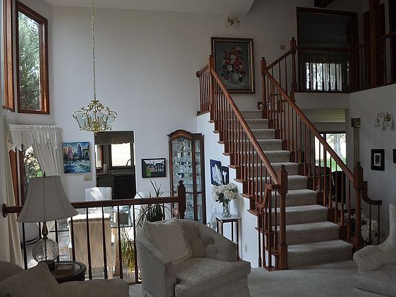 Dining room vaulted ceiling