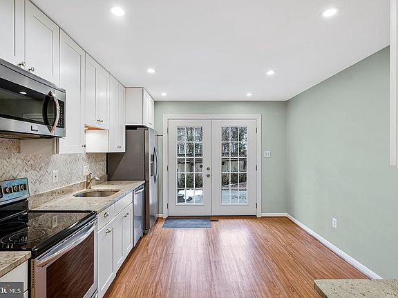 4th image of 3236 Cambridge Ct