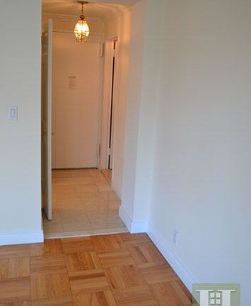 4th image of 60 W 57th St Ph D