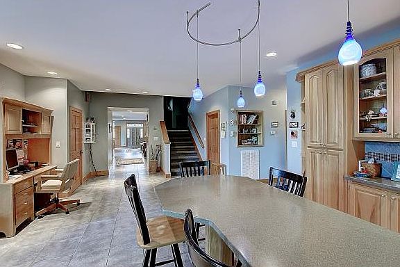 4th image of 216 Lakewind Dr N