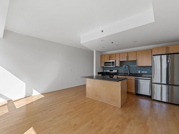 3rd image of 929 Portland Ave APT 808