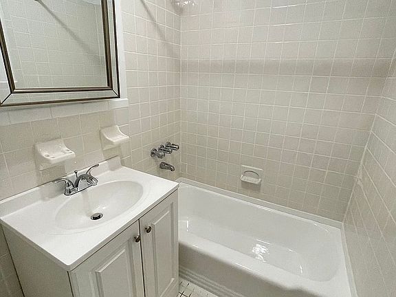 5th image of 5610 94th St APT 2K