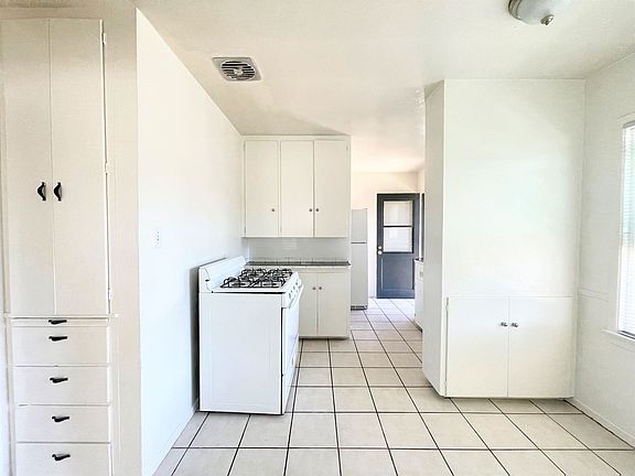 4th image of 2772 Jefferson St APT B