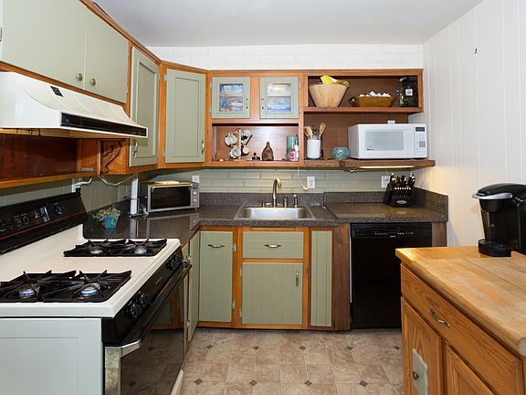 5th image of 28 Wells Ave