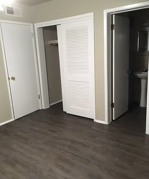 8810 Northeastern Blvd. NE — Photo 8