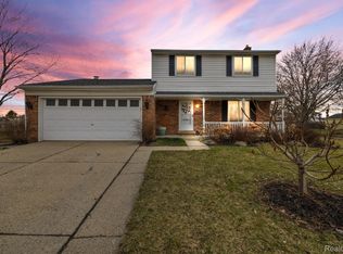 751 Tanglewood Dr, Madison Heights, MI 48071