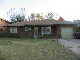 2nd image of 520 SW 43rd St