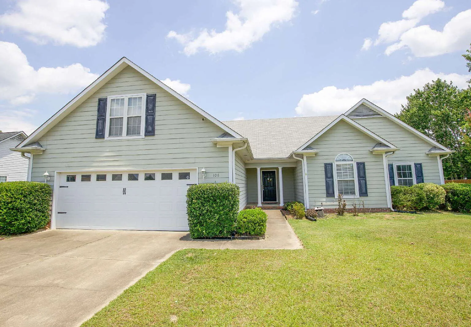 3 bed, 2.0 bath, 1901 sqft, $2,250 — Photo 2