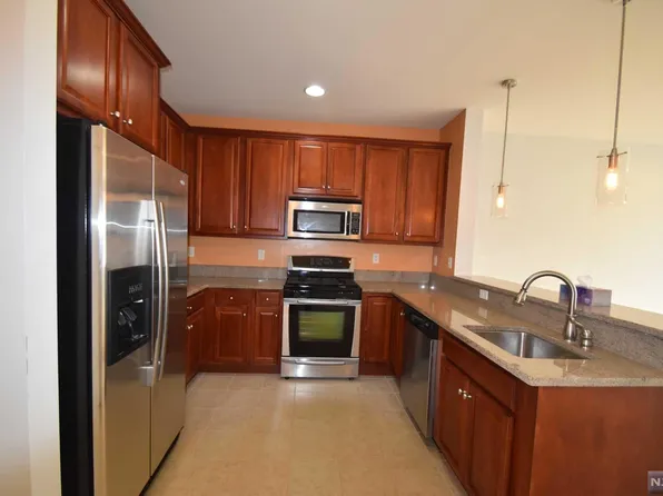 6316 Brookhaven Ct, Riverdale, NJ 07457