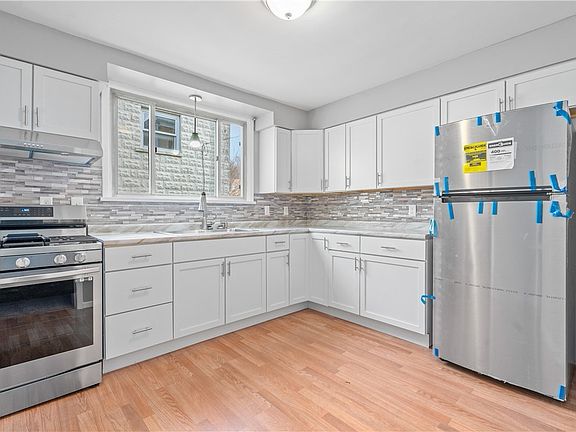 5th image of 814 Woodward Ave