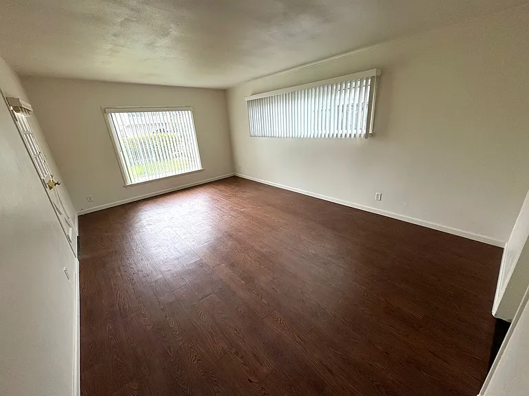 2204 Pierpont Blvd — Photo 5