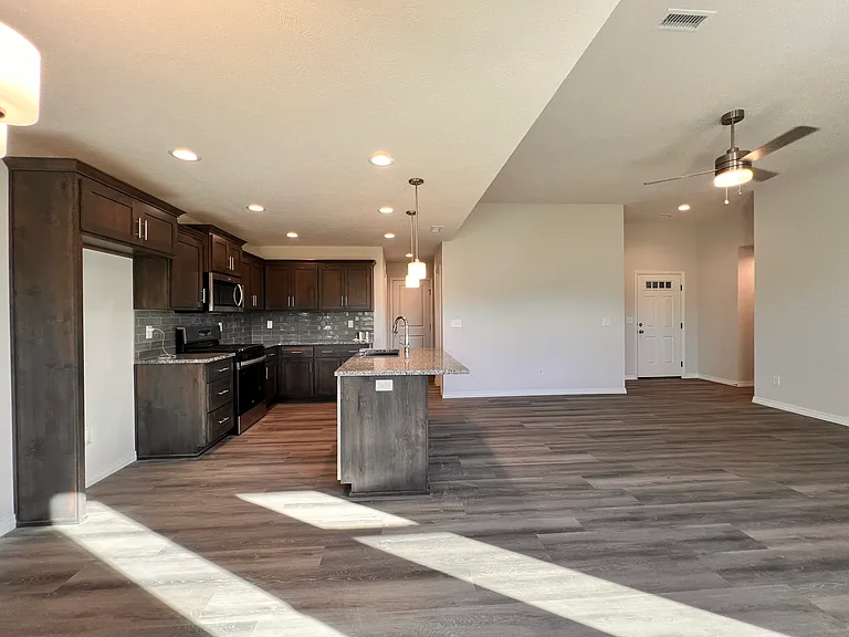 655 W Butterfield Dr — Photo 13