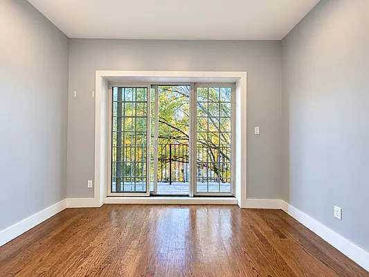 Living room, photo 2