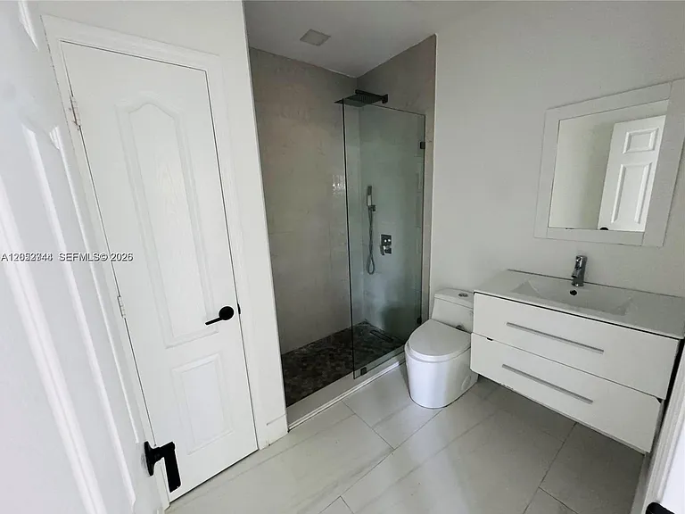 516 La Villa Dr — Photo 9