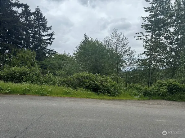 101 66 Avenue Ct E, Tacoma, WA 98424