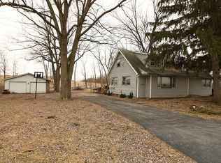 1151 W Goodenow Rd, Beecher, IL 60401